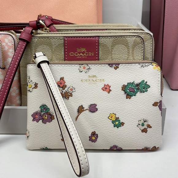 Coach Handbags - Coach Corner Zip Wristlet With Spaced Floral Field Print
IM/Chalk Multi